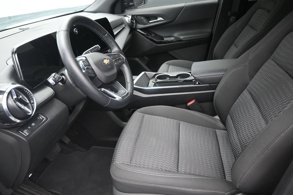 Used 2025 Chevrolet Equinox LT w/ Safety and Technology Package FWD image 12