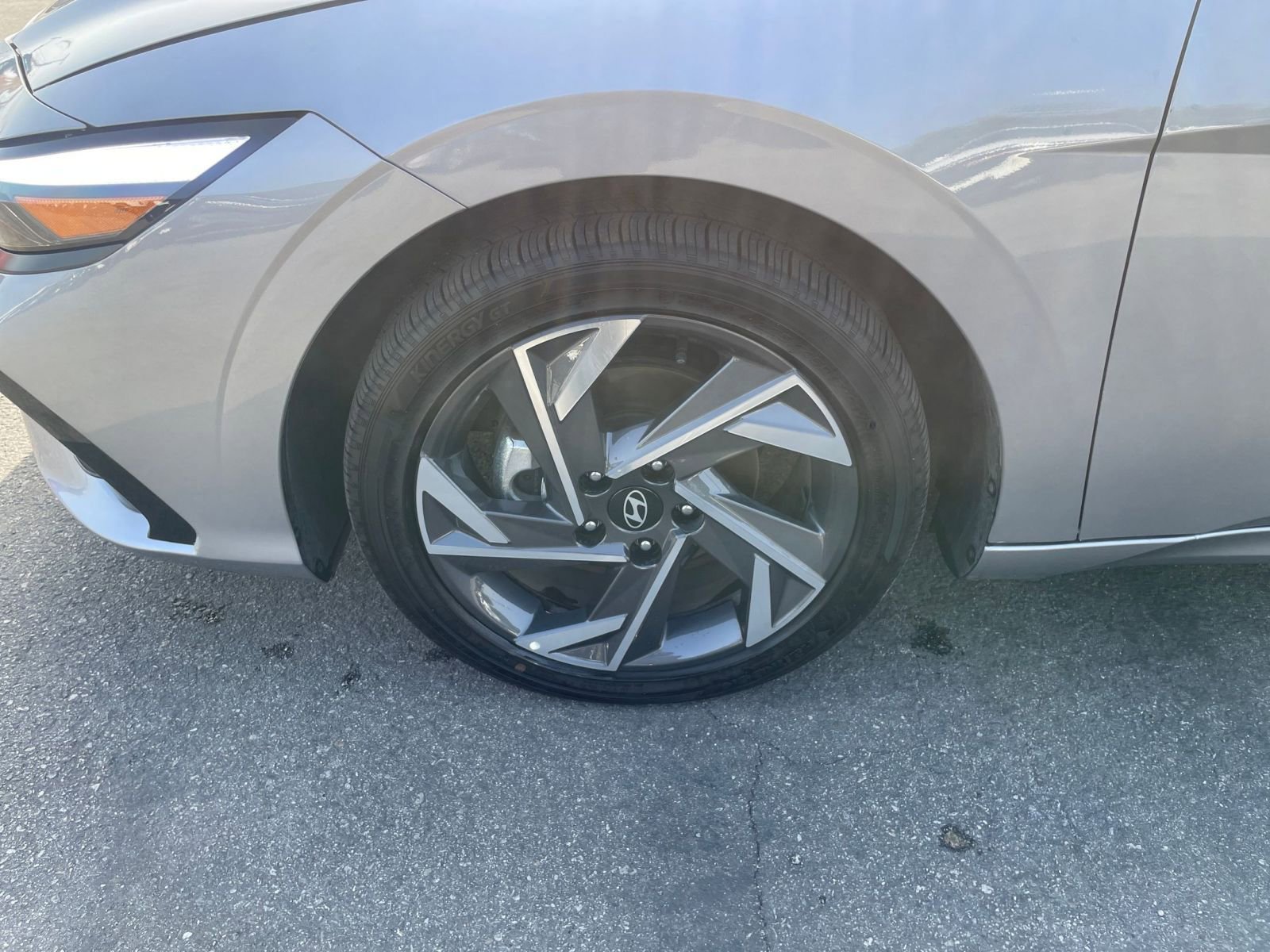 Used 2025 Hyundai Elantra Limited image 30