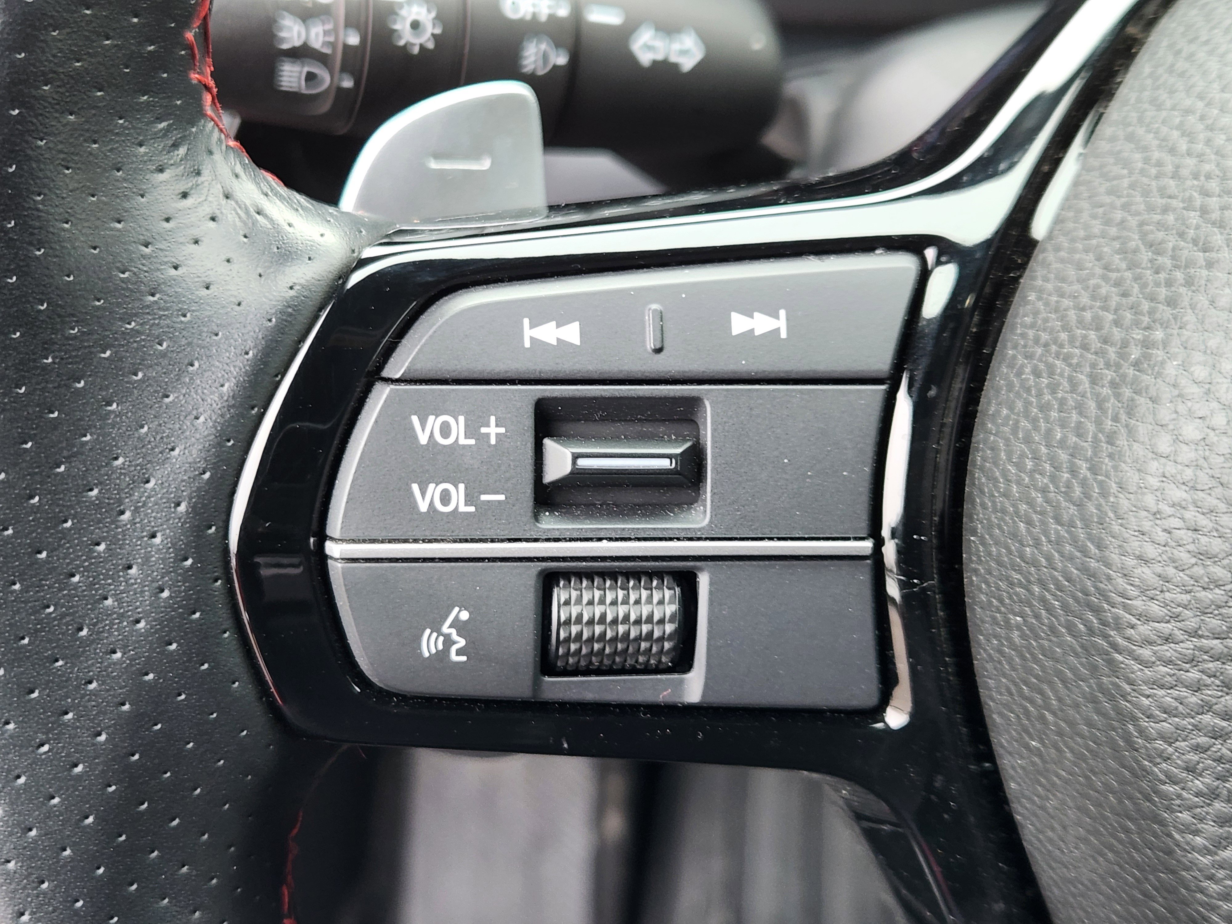 Certified 2025 Acura ADX A-Spec image 23