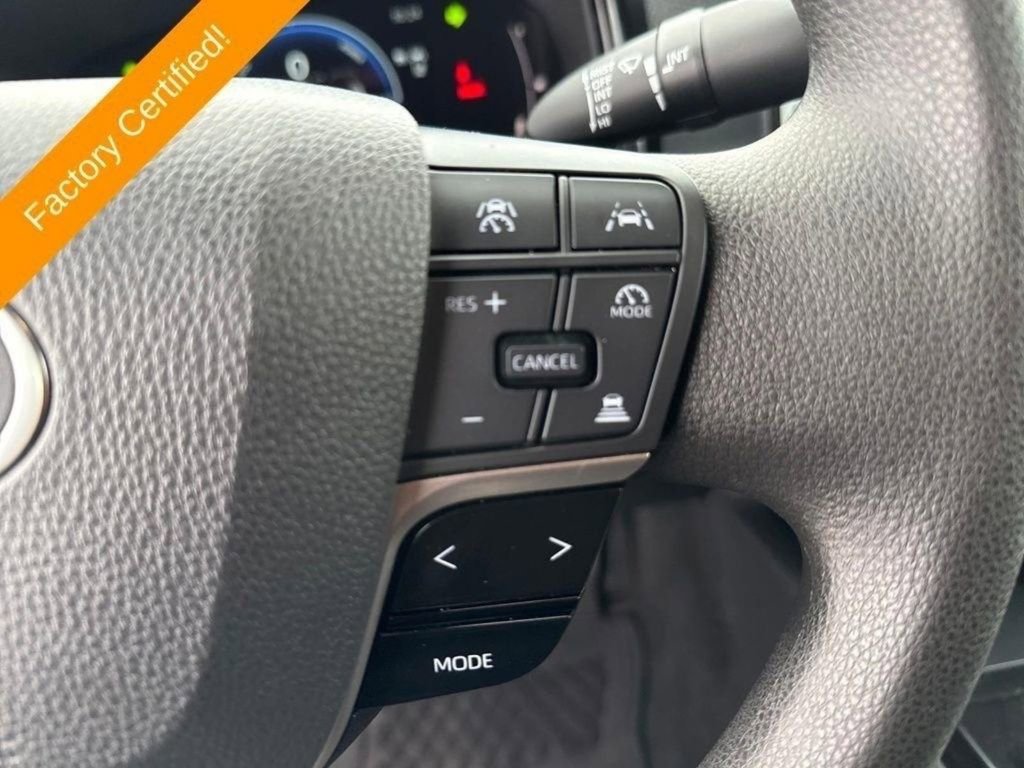 Used 2025 Toyota Camry LE image 13