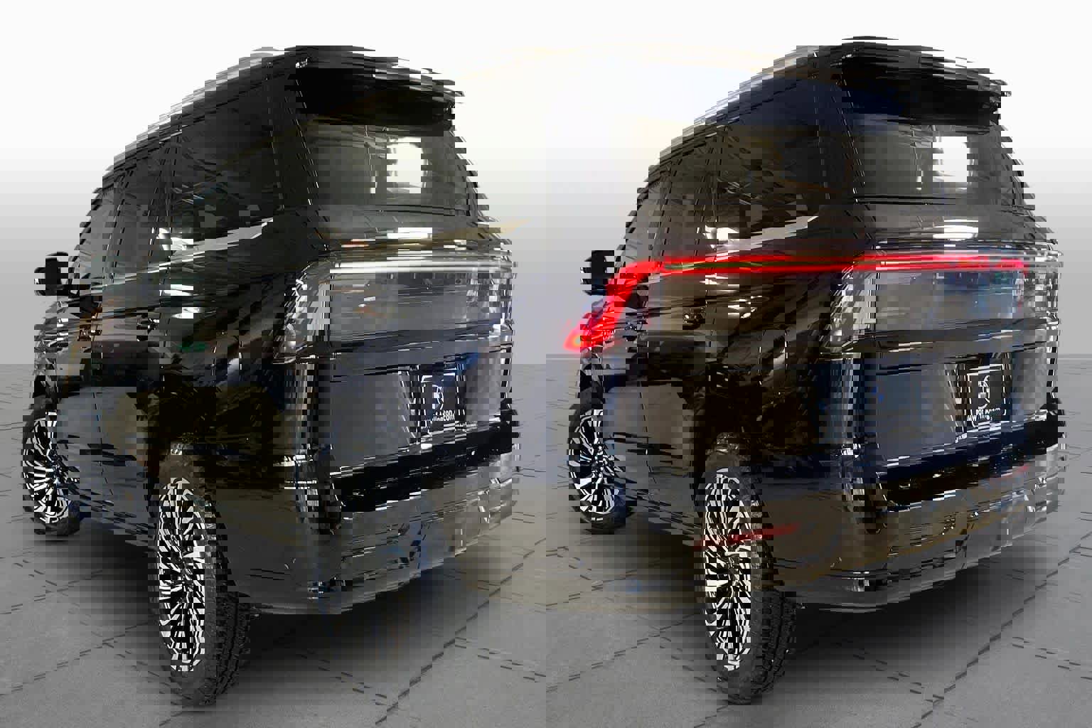 Used 2025 Lincoln Navigator Black Label AWD/4WD image 10