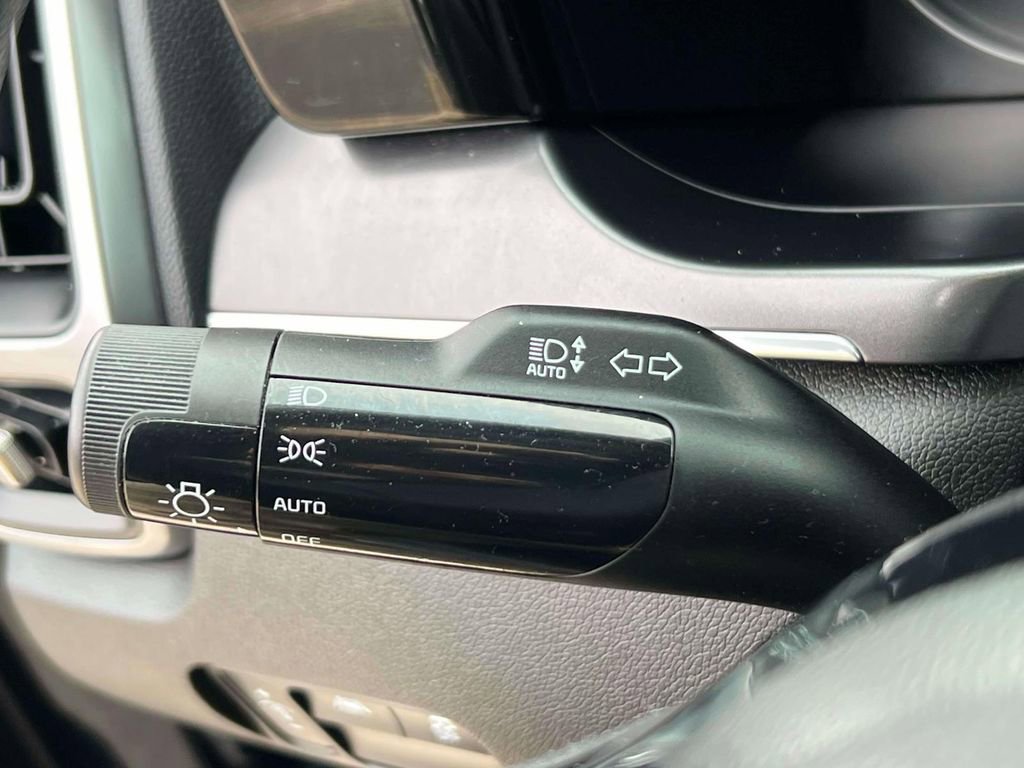 Used 2023 Kia Sorento LX image 21