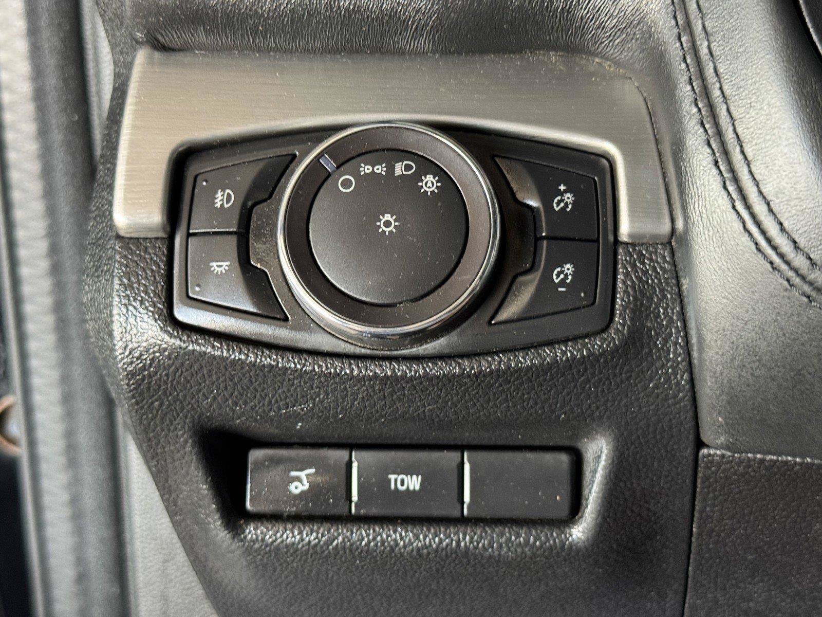 Used 2018 Ford Explorer Platinum AWD/4WD image 25