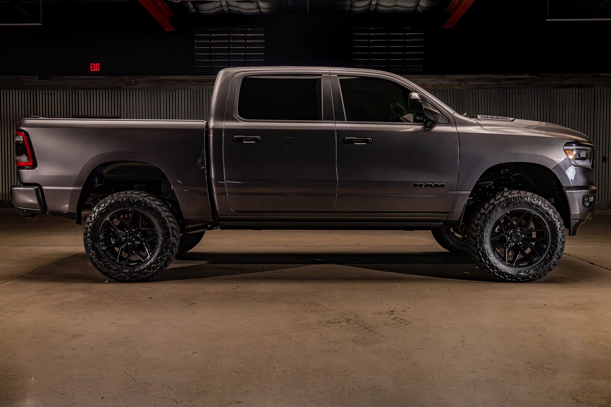 Used 2024 RAM 1500 Laramie AWD/4WD image 11