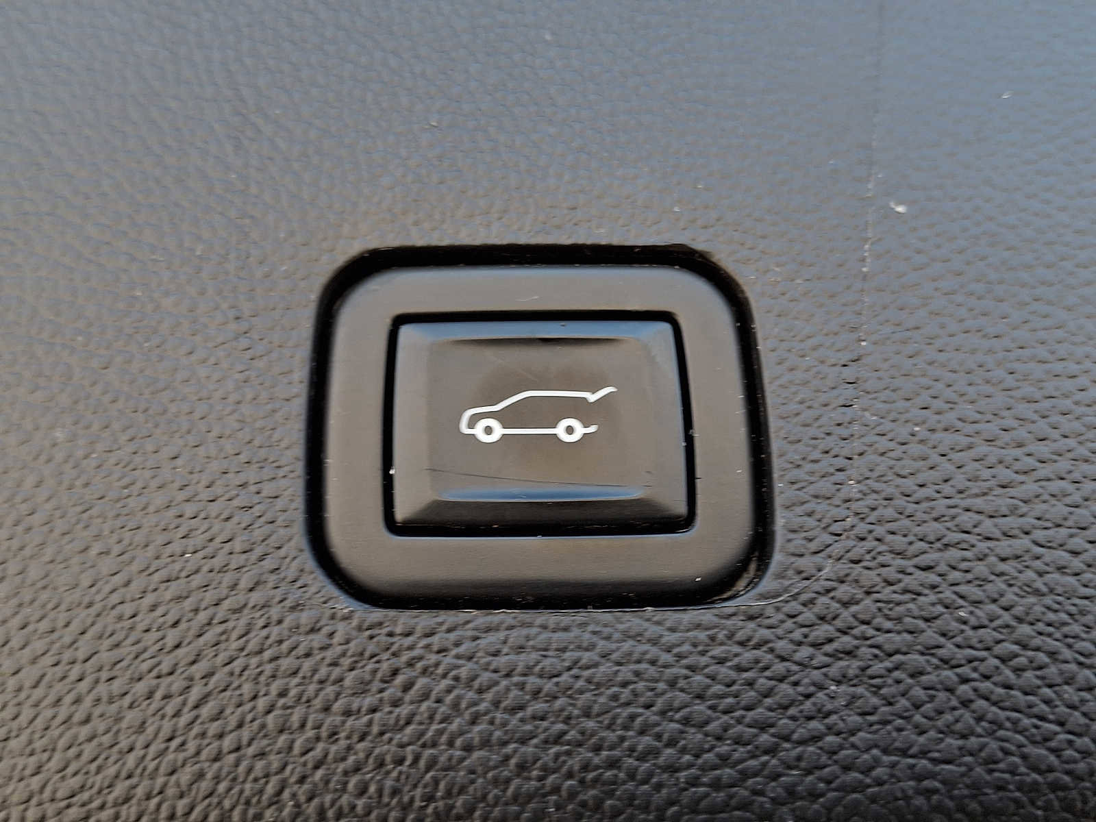 Used 2021 Chevrolet Traverse Premier w/ Redline Edition AWD/4WD image 36