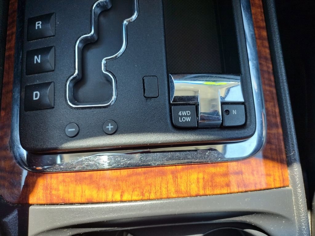 Used 2008 Jeep Commander Limited w/ Trailer Tow Group IV image 29