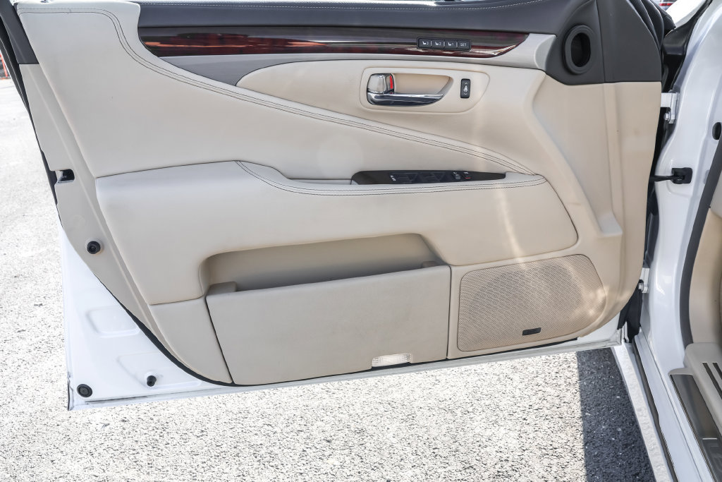 Used 2014 Lexus LS 460 AWD w/ Comfort Package image 28
