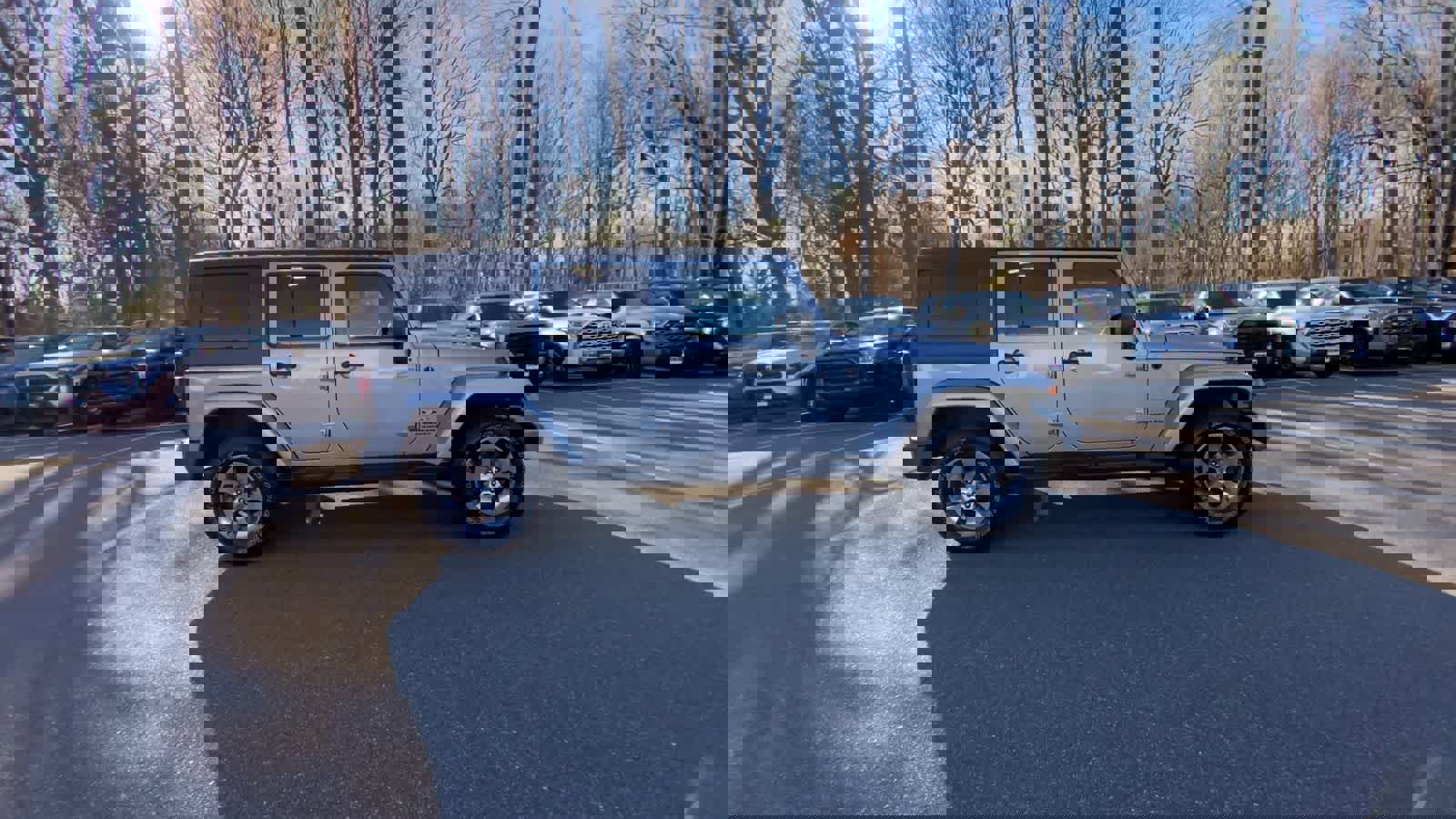 Used 2016 Jeep Wrangler Unlimited Sahara w/ Connectivity Group image 12