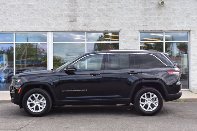 Used 2023 Jeep Grand Cherokee Limited AWD/4WD image 2