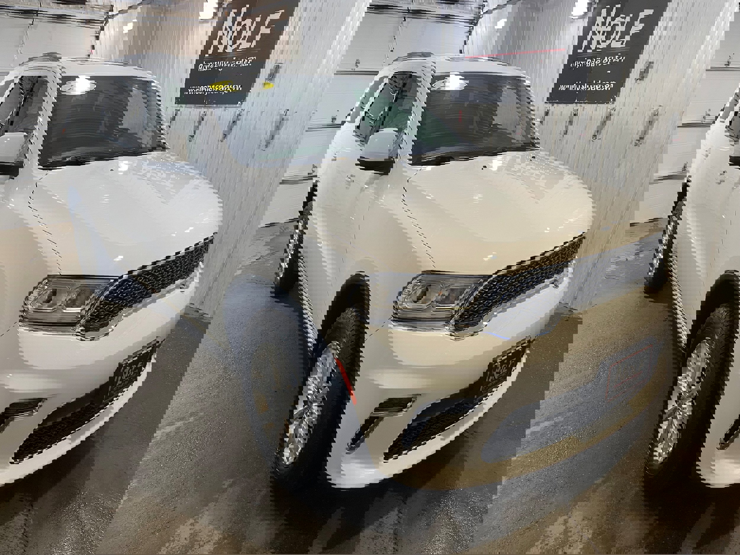 Used 2022 Dodge Durango SXT image 2