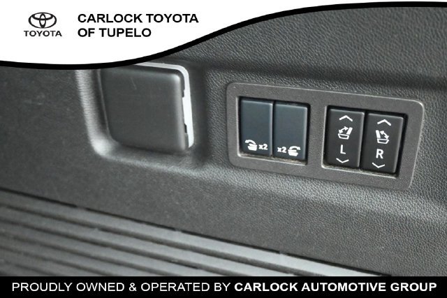 Used 2024 GMC Yukon XL Denali Ultimate AWD/4WD image 16