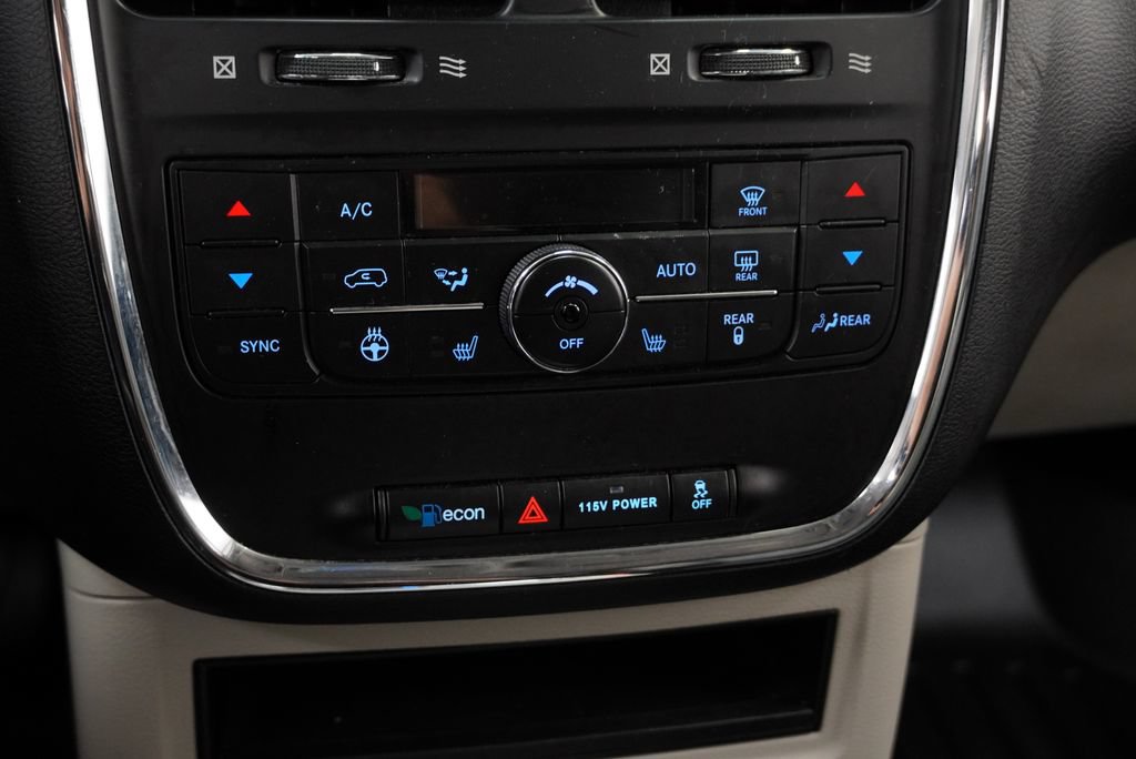 Used 2016 Chrysler Town & Country Touring w/ Driver Convenience Group FWD image 32