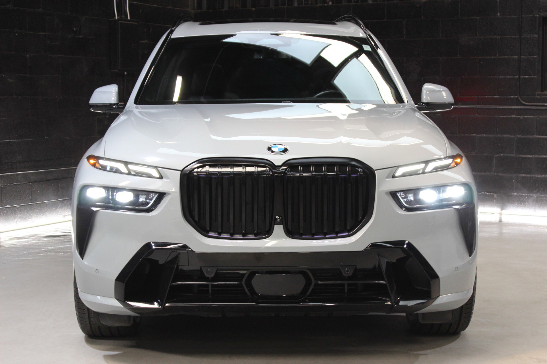 Used 2024 BMW X7 xDrive40i w/ M Sport Package image 6