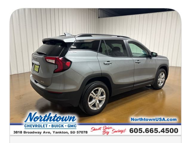 Used 2024 GMC Terrain SLE w/ Driver Convenience Package image 6