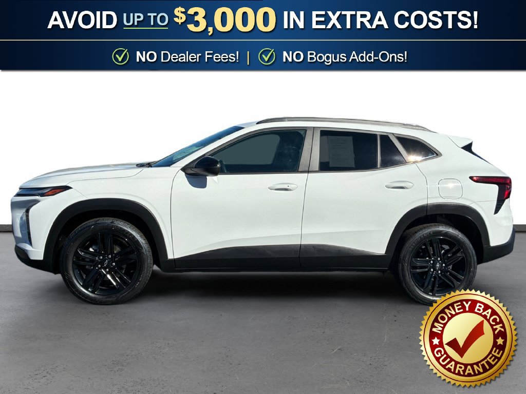 Used 2024 Chevrolet Trax ACTIV w/ Sunroof Package FWD image 2
