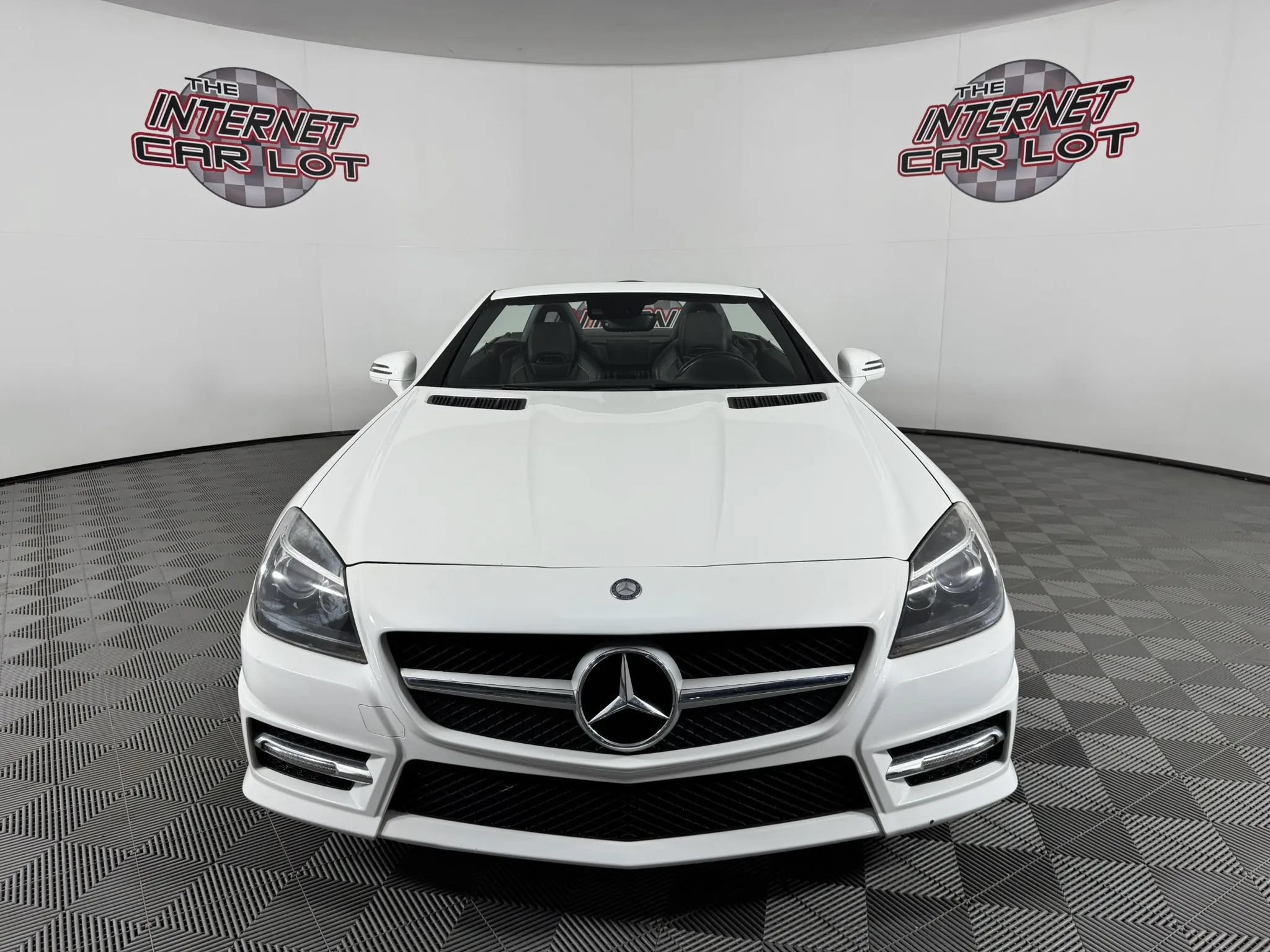 Used 2015 Mercedes-Benz SLK 250 image 2