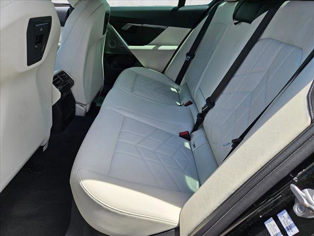 Used 2024 BMW 530i w/ Premium Package RWD image 17