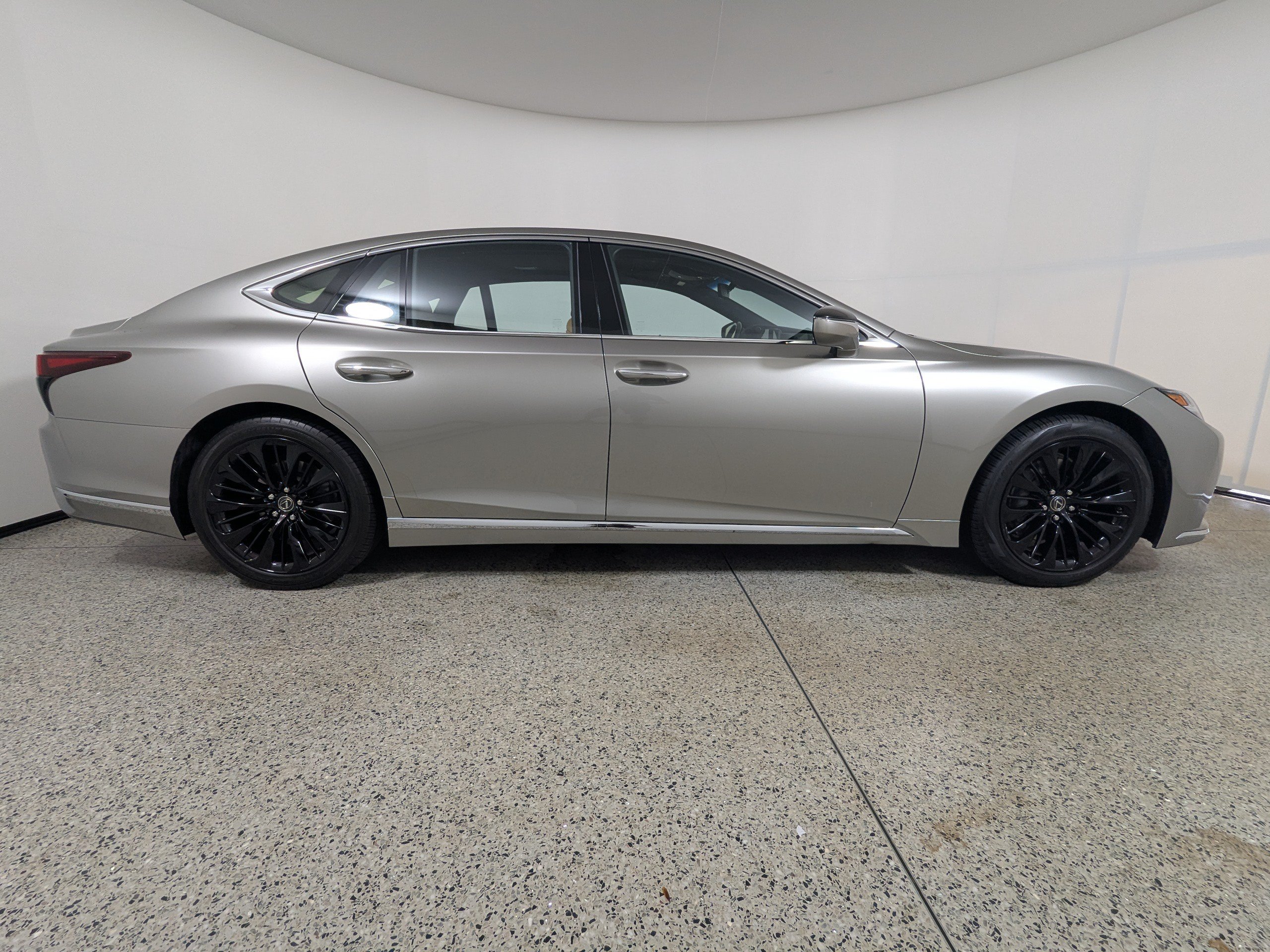 Used 2021 Lexus LS 500 w/ Accessory Package (Z2) RWD image 8