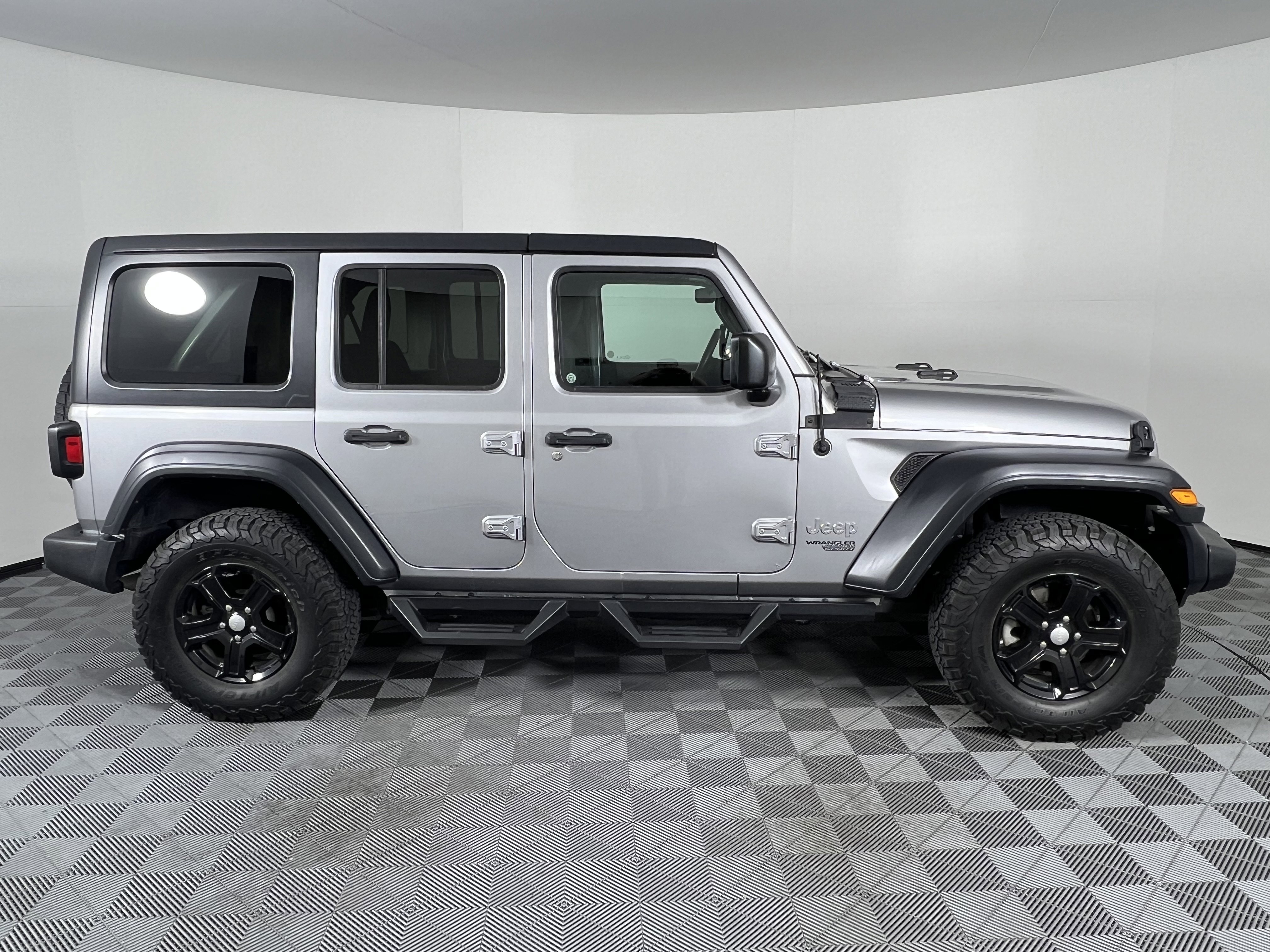 Used 2018 Jeep Wrangler Unlimited Sport S image 13