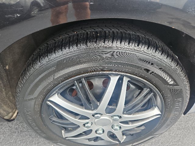 Used 2012 Ford Fiesta SE w/ Winter Pkg FWD image 6