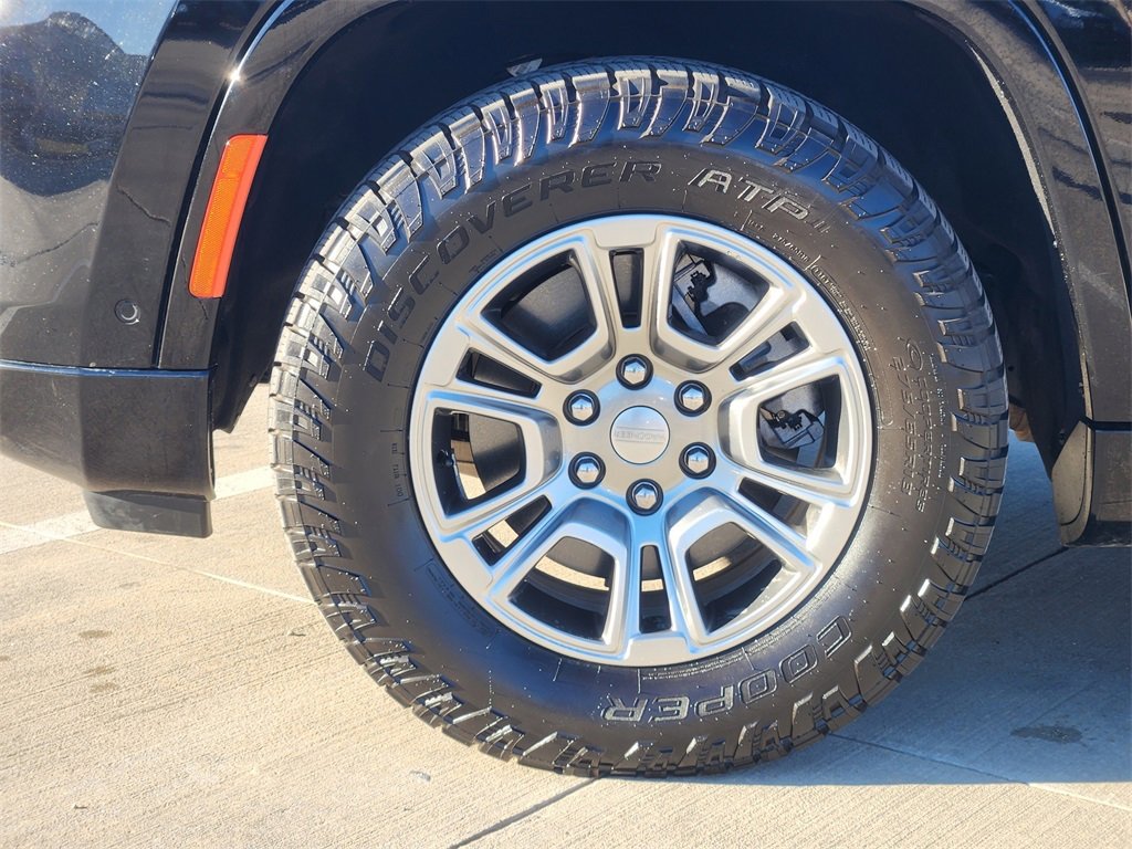 Used 2024 Jeep Wagoneer 4WD image 12