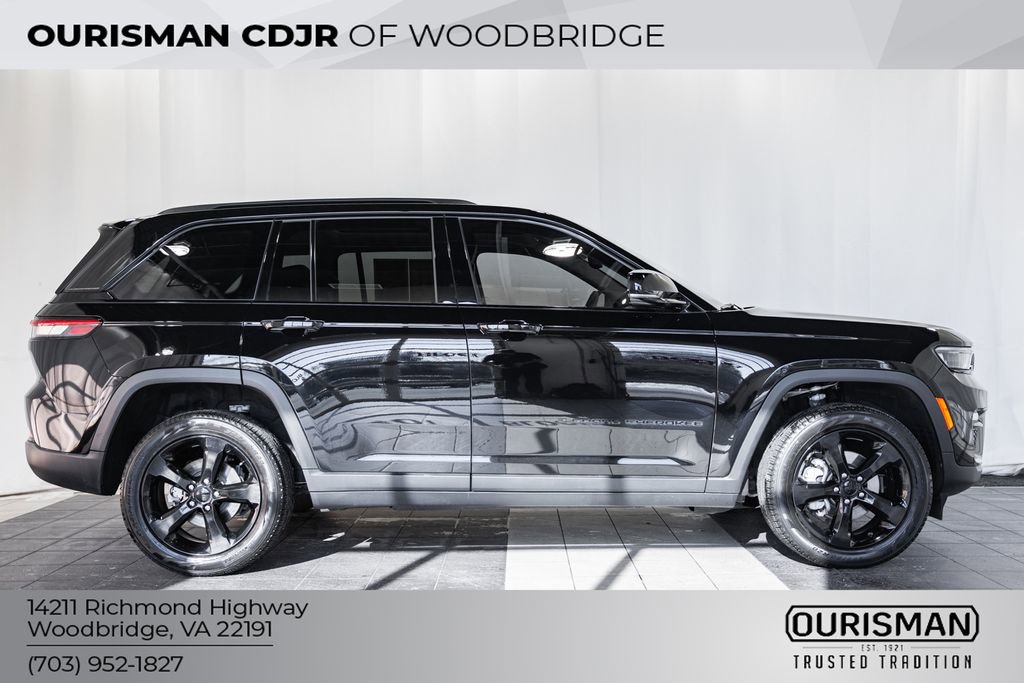 Certified 2023 Jeep Grand Cherokee Limited w/ Black Appearance Package image 3