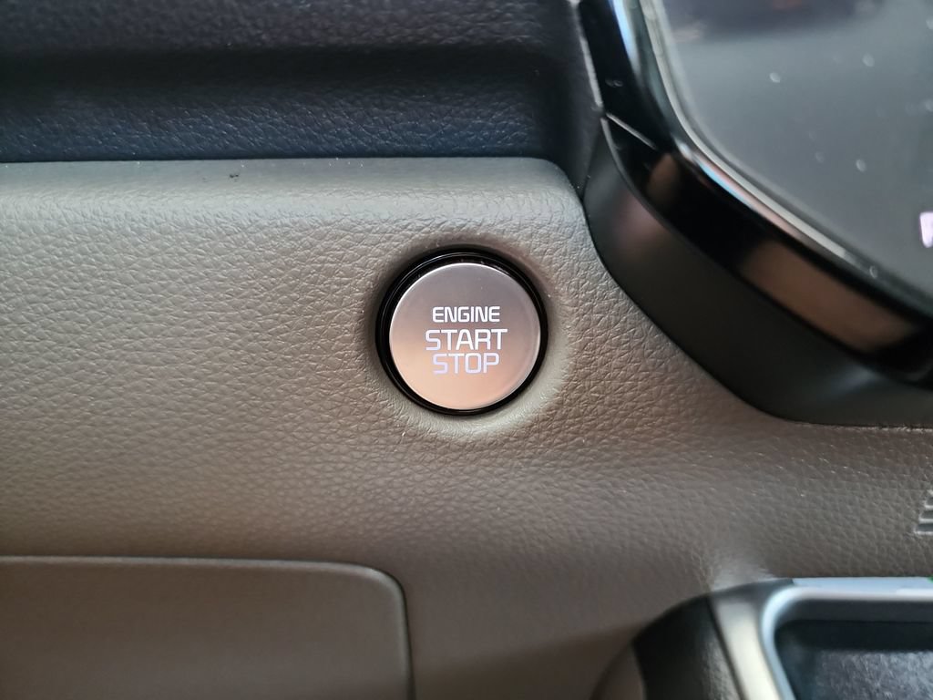 Used 2025 Kia Carnival FWD image 24