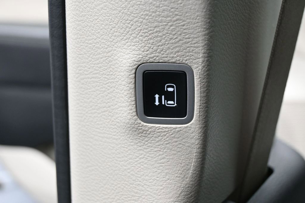 Used 2023 Chrysler Pacifica Touring-L FWD image 24