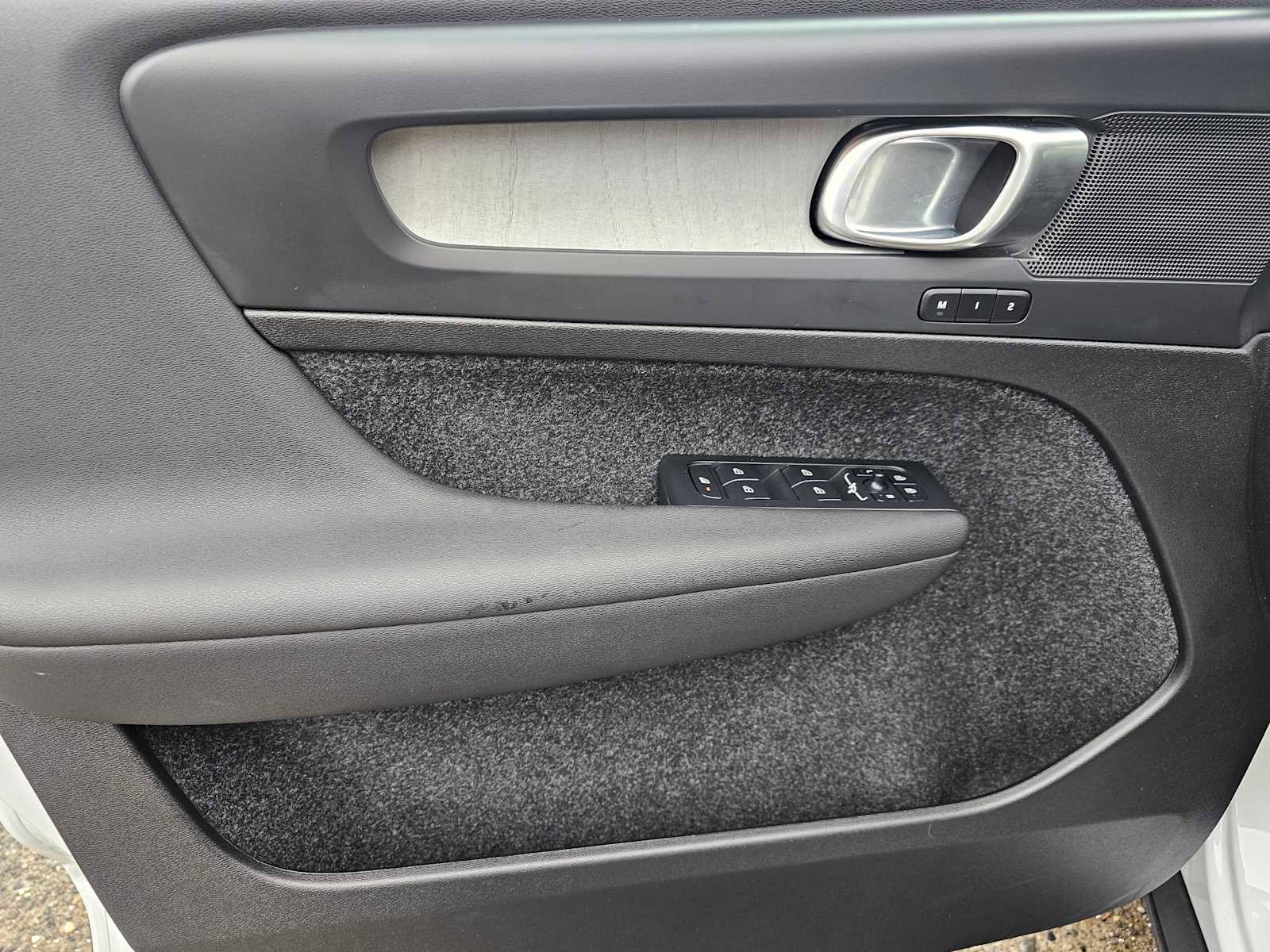 Certified 2025 Volvo XC40 B5 Core w/ Protection Package Premier image 26