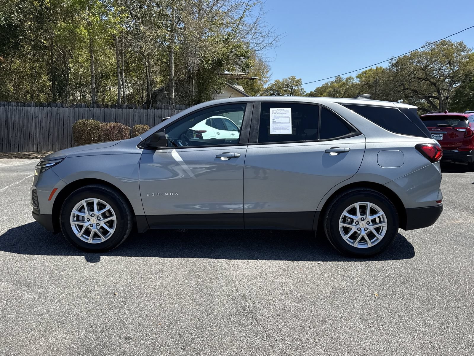 Used 2023 Chevrolet Equinox LS w/ LS Convenience Package FWD image 2