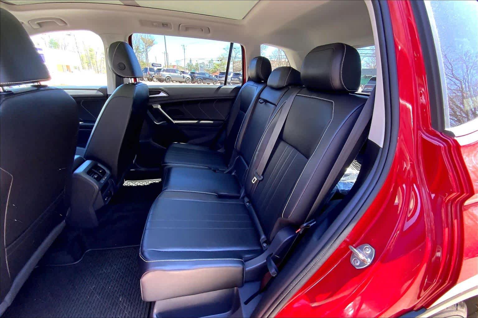 Used 2024 Volkswagen Tiguan SE w/ Panoramic Sunroof Package AWD/4WD image 20
