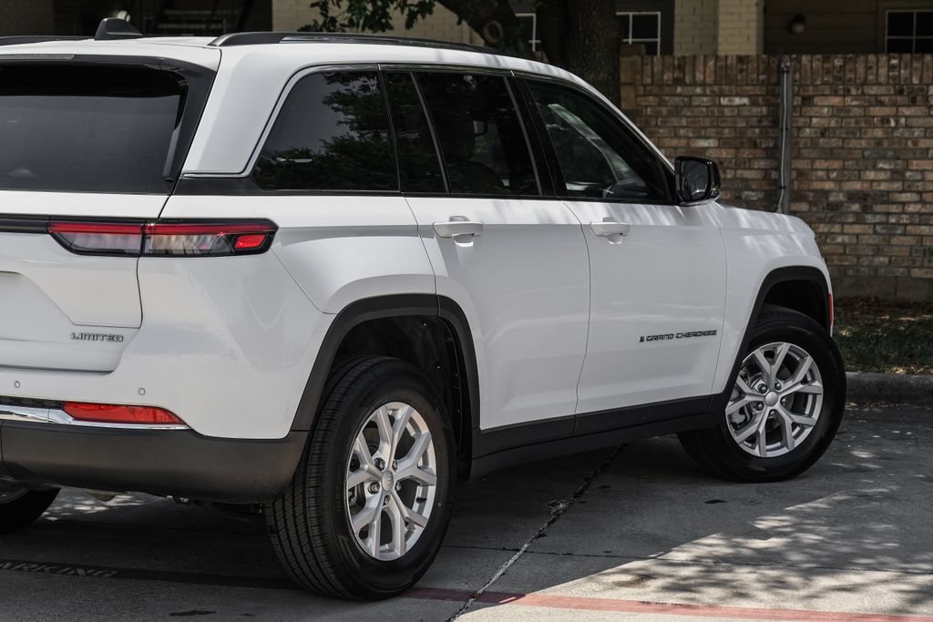 Used 2023 Jeep Grand Cherokee Limited RWD image 18