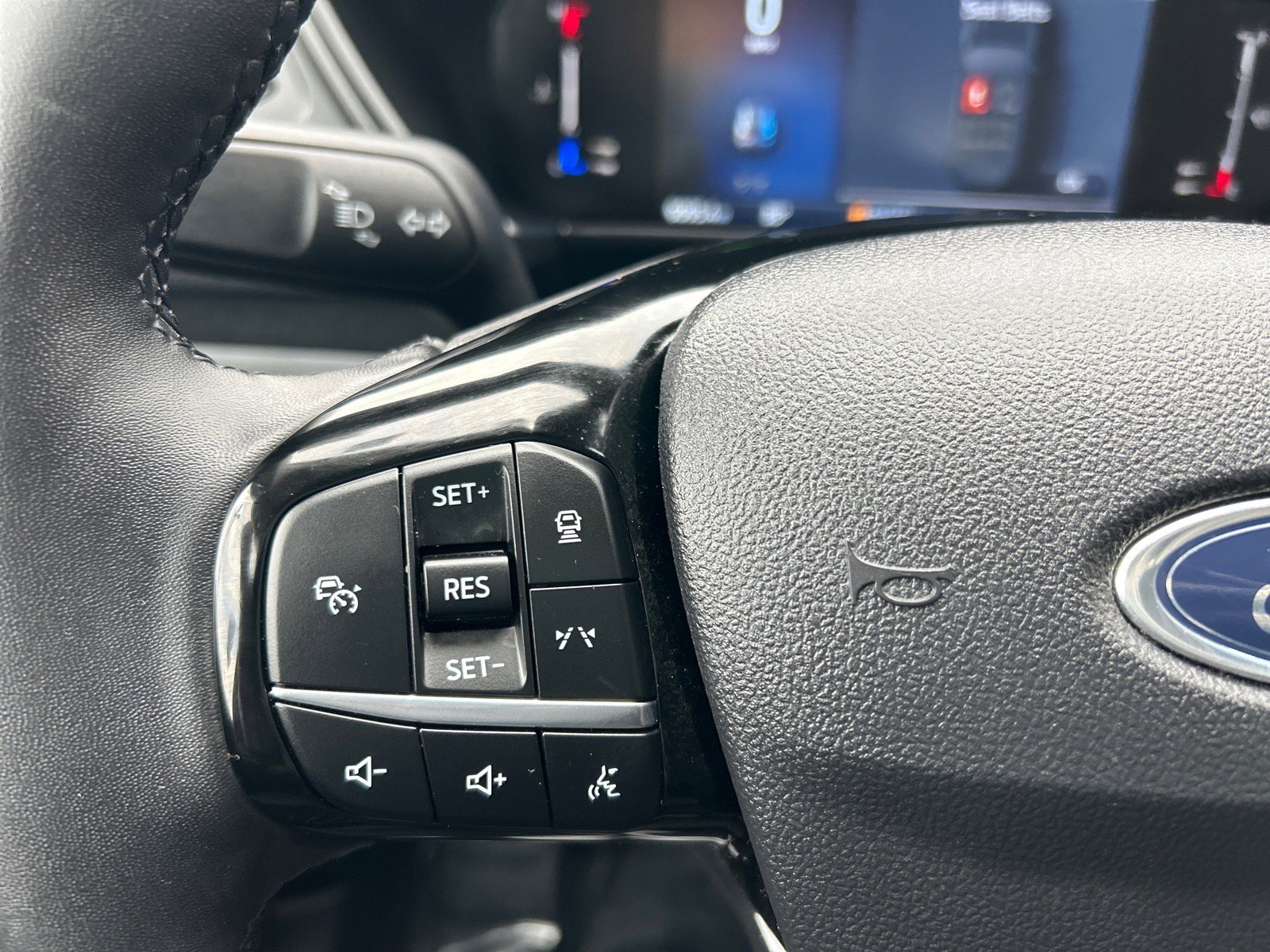 Certified 2024 Ford Escape SE image 24