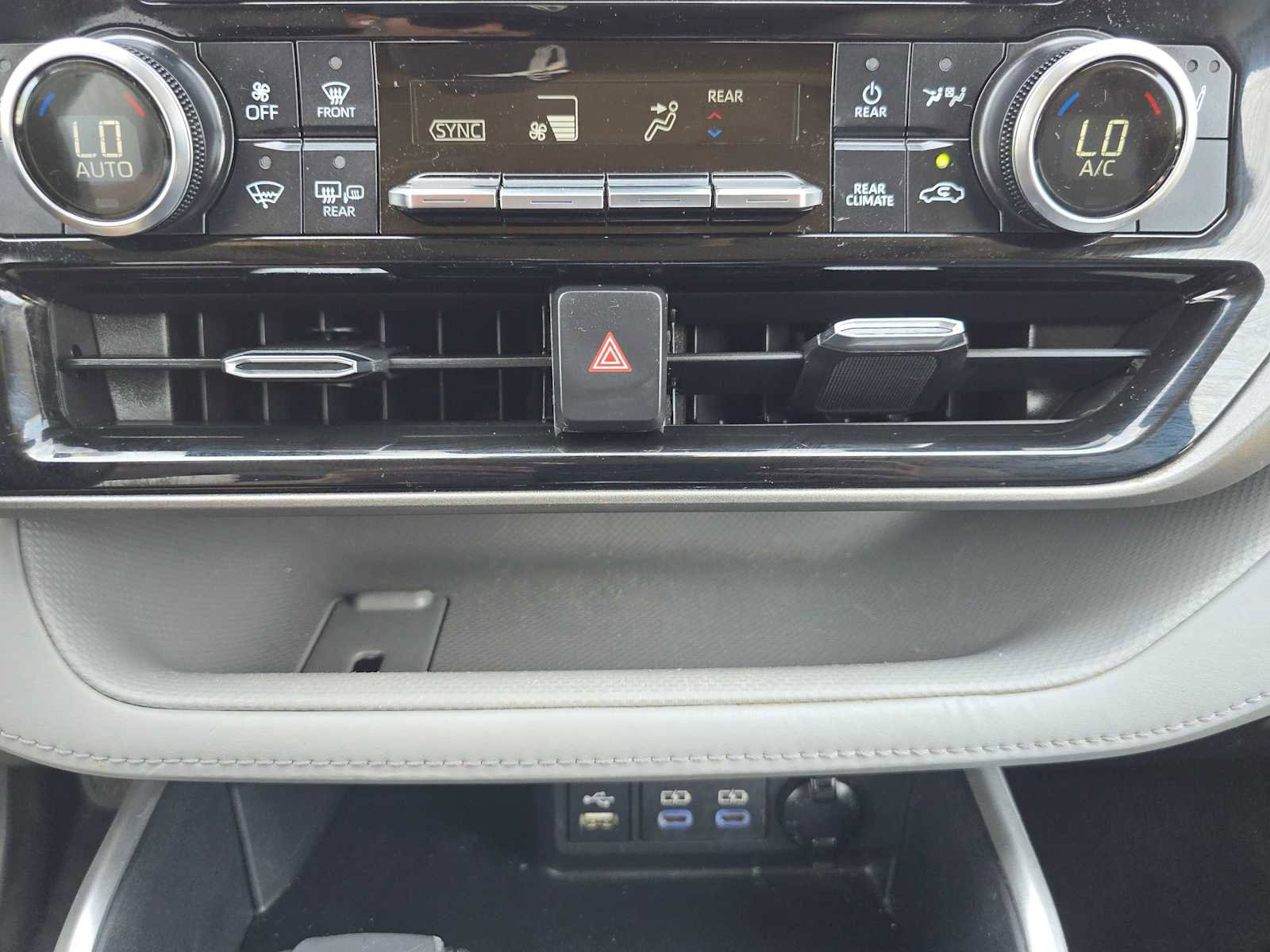Used 2022 Toyota Highlander XLE image 29