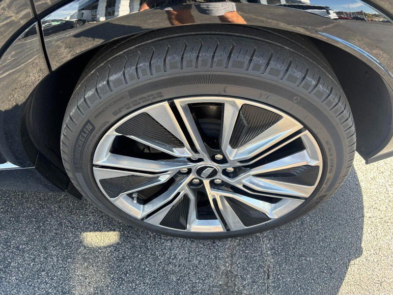 Used 2023 Cadillac Lyriq 2WD image 7