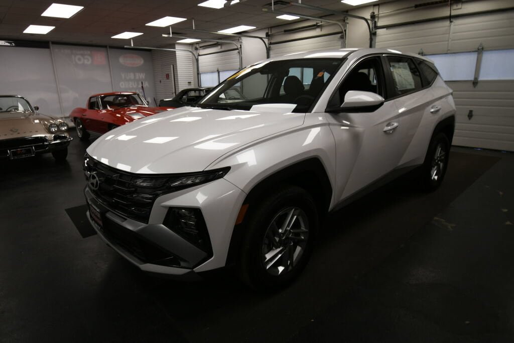 Used 2025 Hyundai Tucson SE AWD/4WD image 4