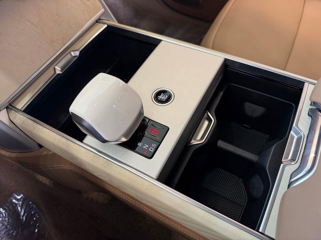 New 2026 Land Rover Range Rover SV image 12