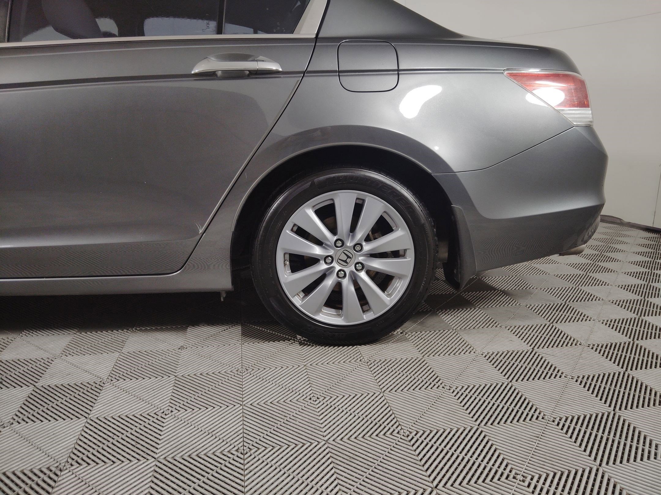 Used 2011 Honda Accord EX-L image 11