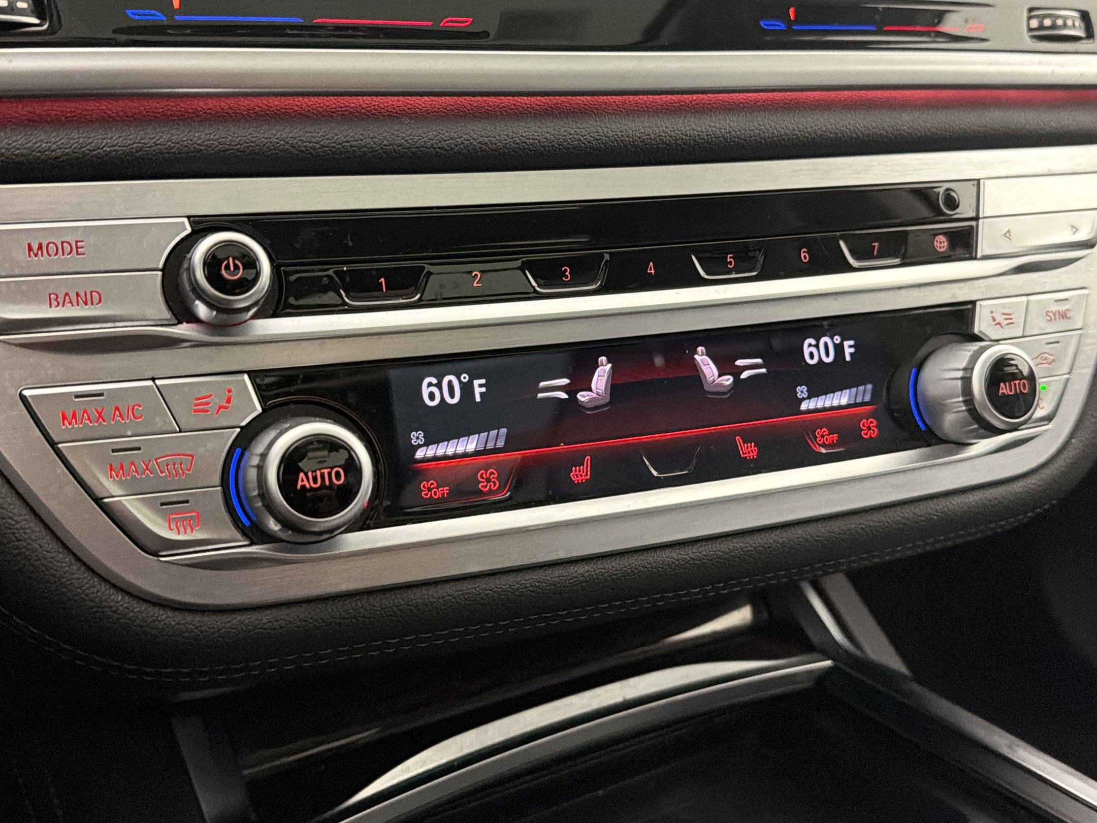 Used 2022 BMW 750i xDrive AWD/4WD image 18