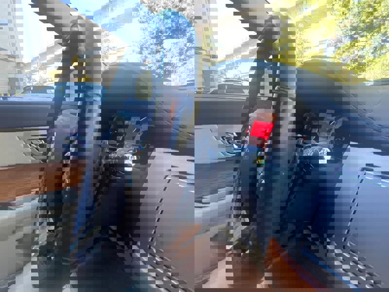 Used 2010 Jaguar XF Luxury image 39