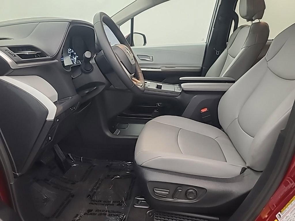 Used 2026 Toyota Sienna XLE image 29