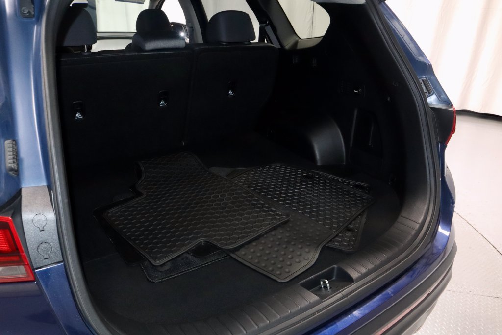 Used 2023 Hyundai Santa Fe SE FWD image 11