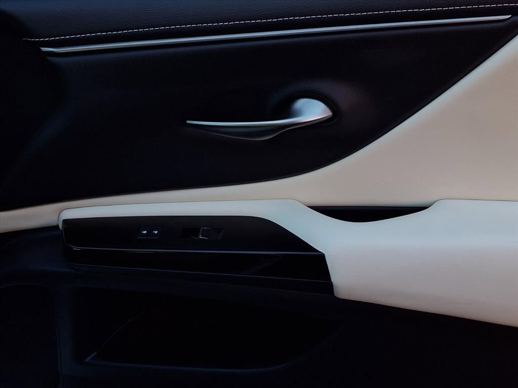 Used 2022 Lexus ES 300h w/ Premium Package image 24