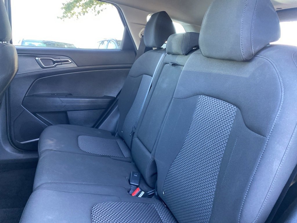 Used 2023 Kia Sportage LX image 29
