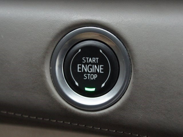 Used 2021 Cadillac Escalade ESV Premium Luxury Platinum image 9