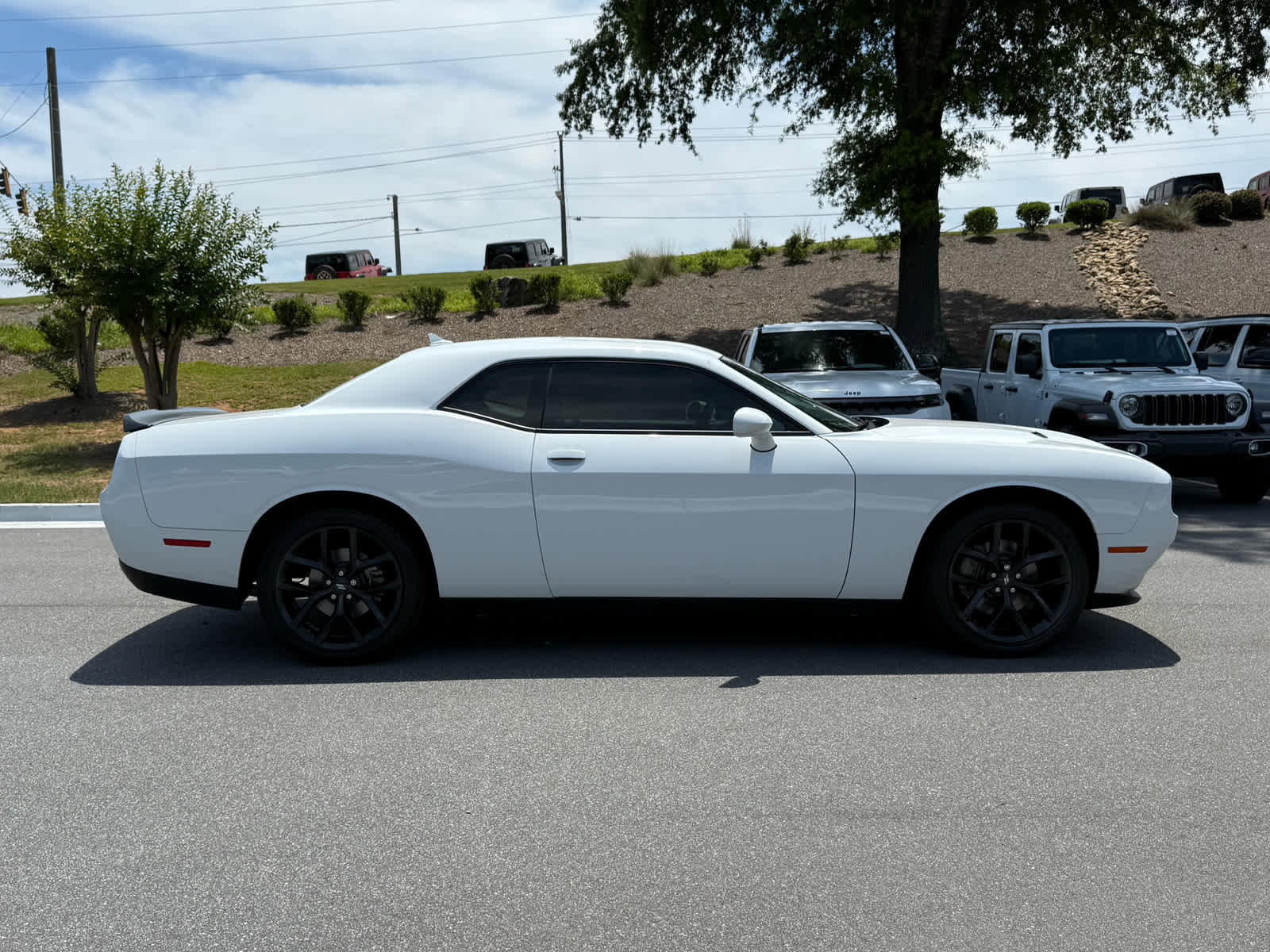 Used 2022 Dodge Challenger SXT w/ Plus Package RWD image 8