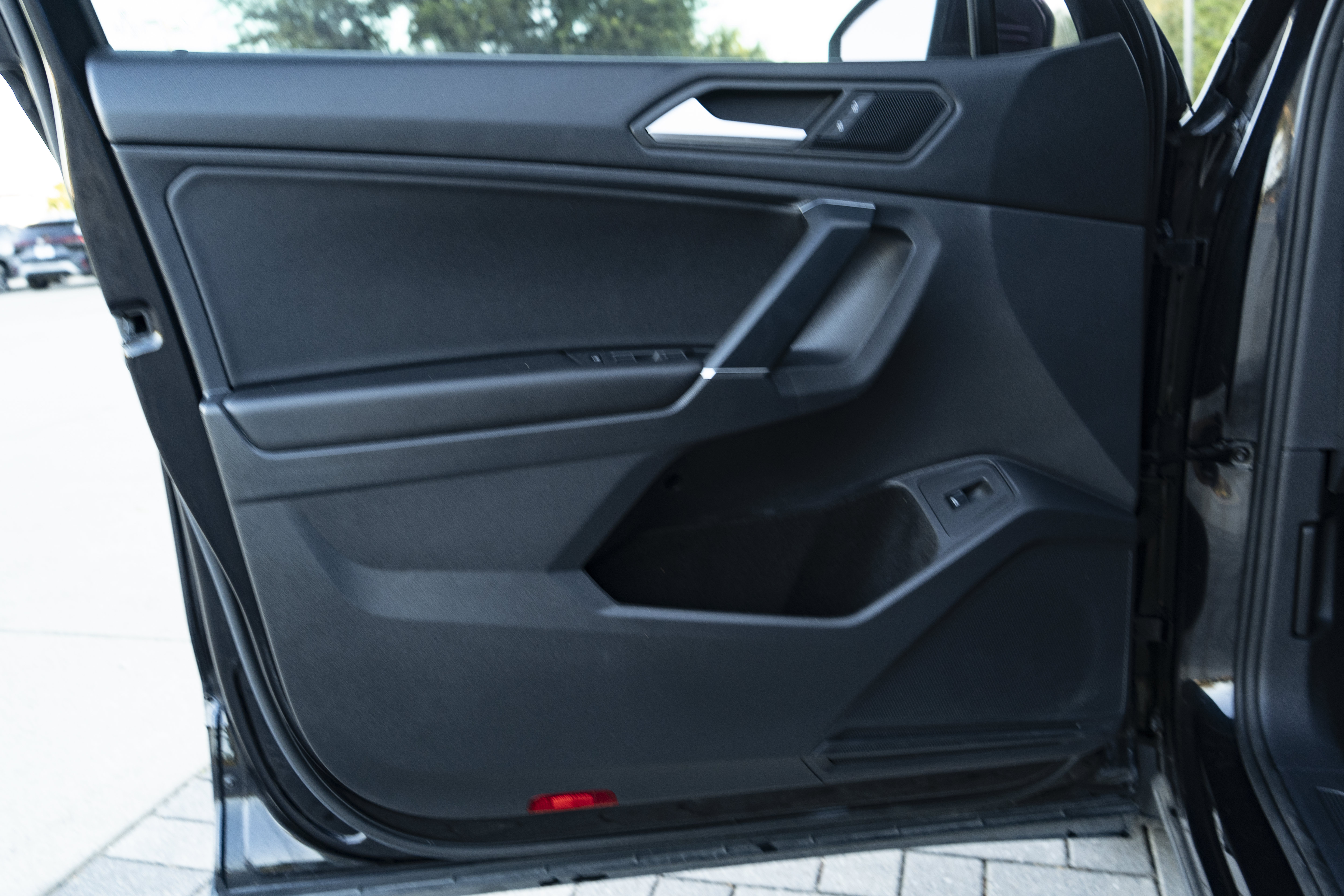 Certified 2020 Volkswagen Tiguan SEL FWD image 34