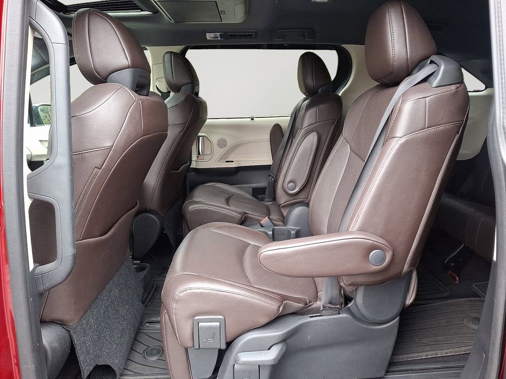 Used 2022 Toyota Sienna Platinum image 8