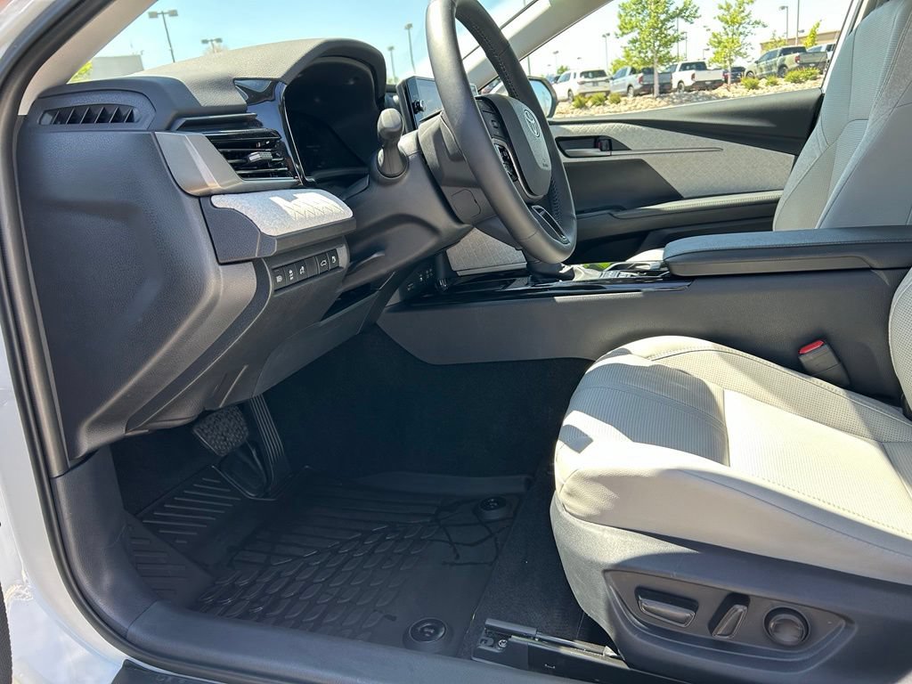Used 2026 Toyota Camry XLE AWD/4WD image 23