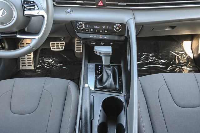 Certified 2025 Hyundai Elantra Sport w/ Cargo Package image 17